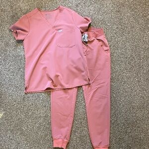 Mauve Figs Scrub Set - V-Neck Top & Jogger Pants